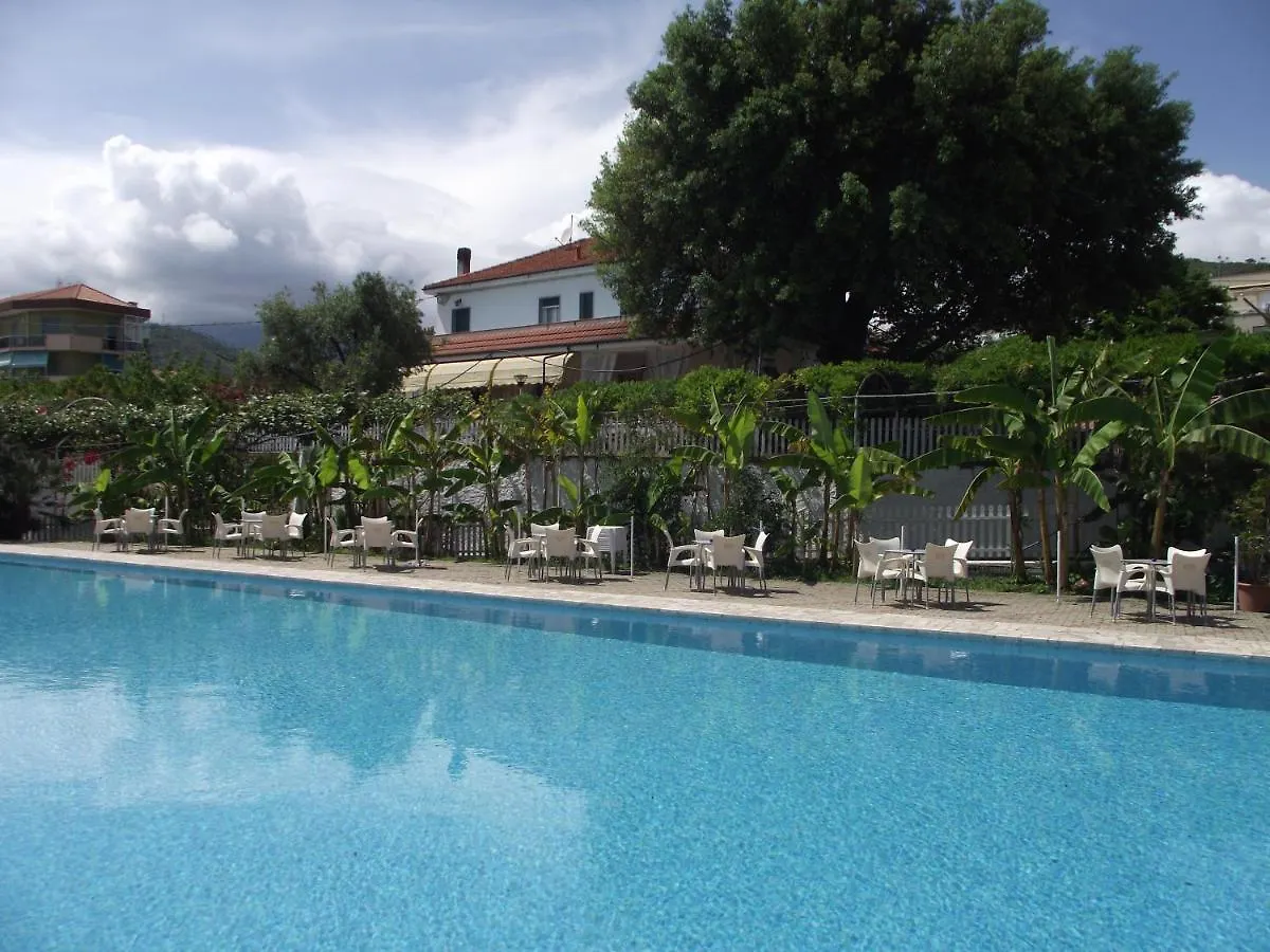 Al Borgo Village Pietra Ligure Lägenhetshotell